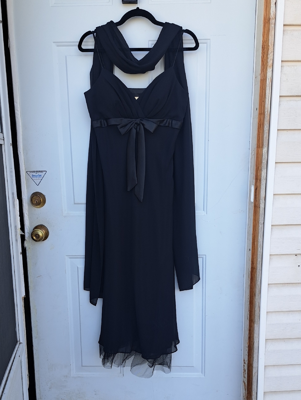 Chic Black Maxi Dress with Satin Bow